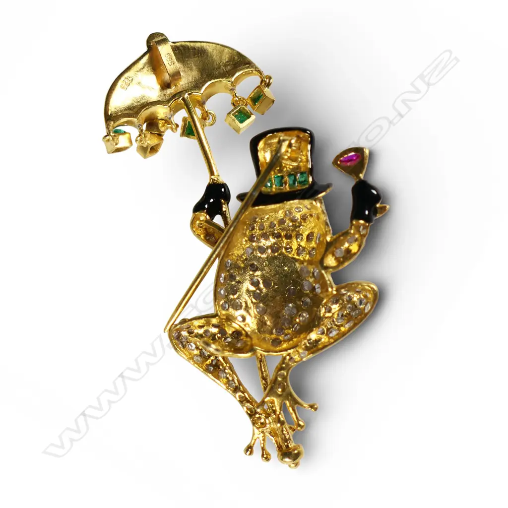 An antique style silver gilt figural brooch, Image 1++