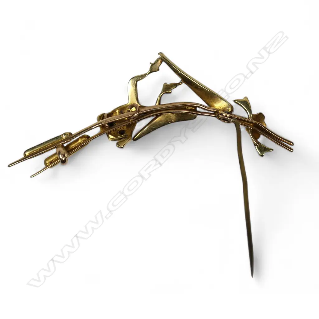 An Edwardian gold and seed pearl frog on reeds brooch, Image 1++