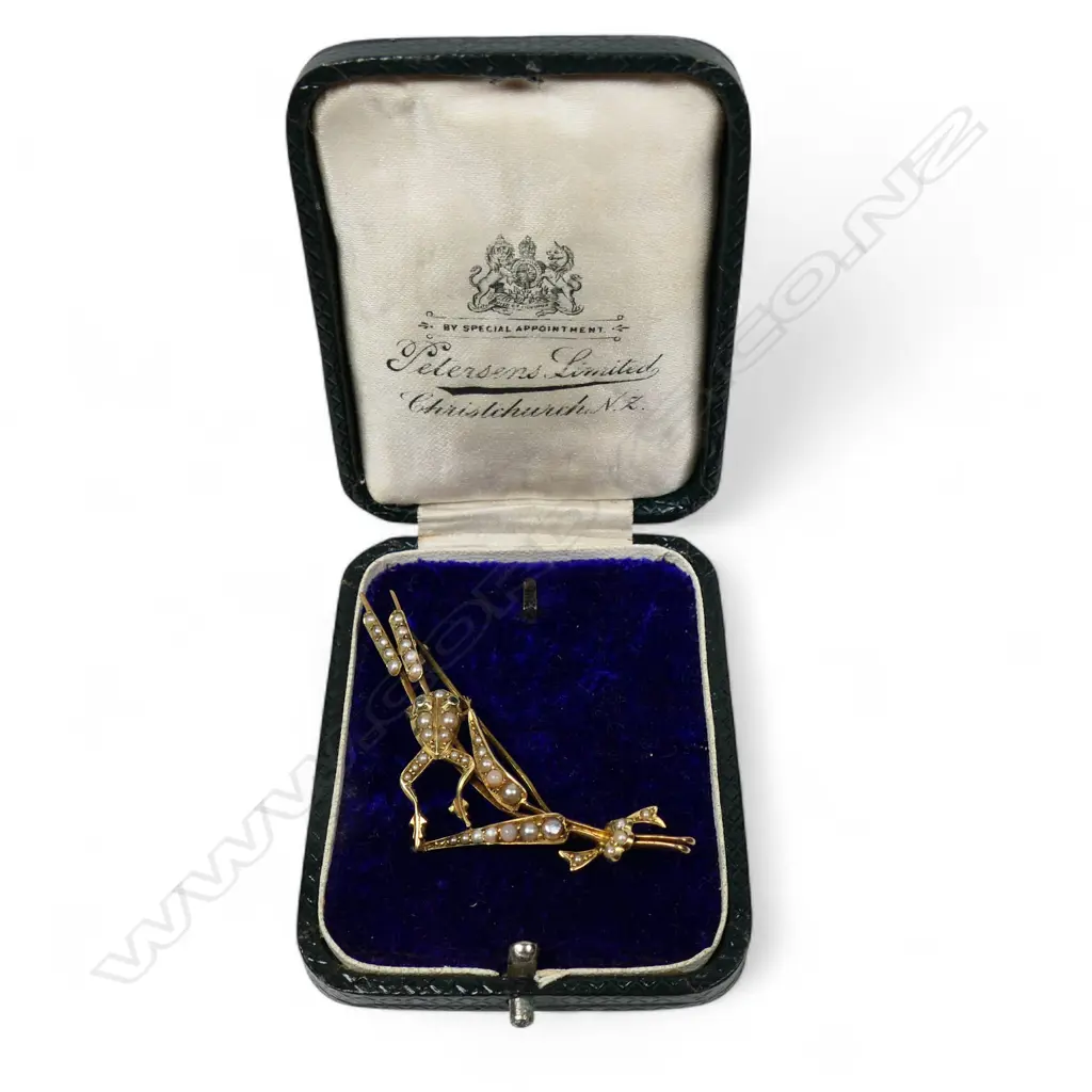 An Edwardian gold and seed pearl frog on reeds brooch, Image 1++