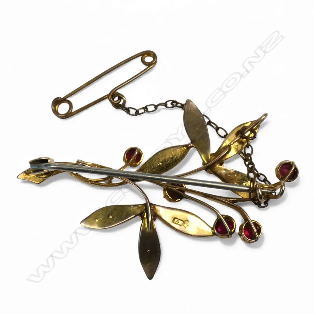 An Edwardian 9ct gold booch, Image 1++