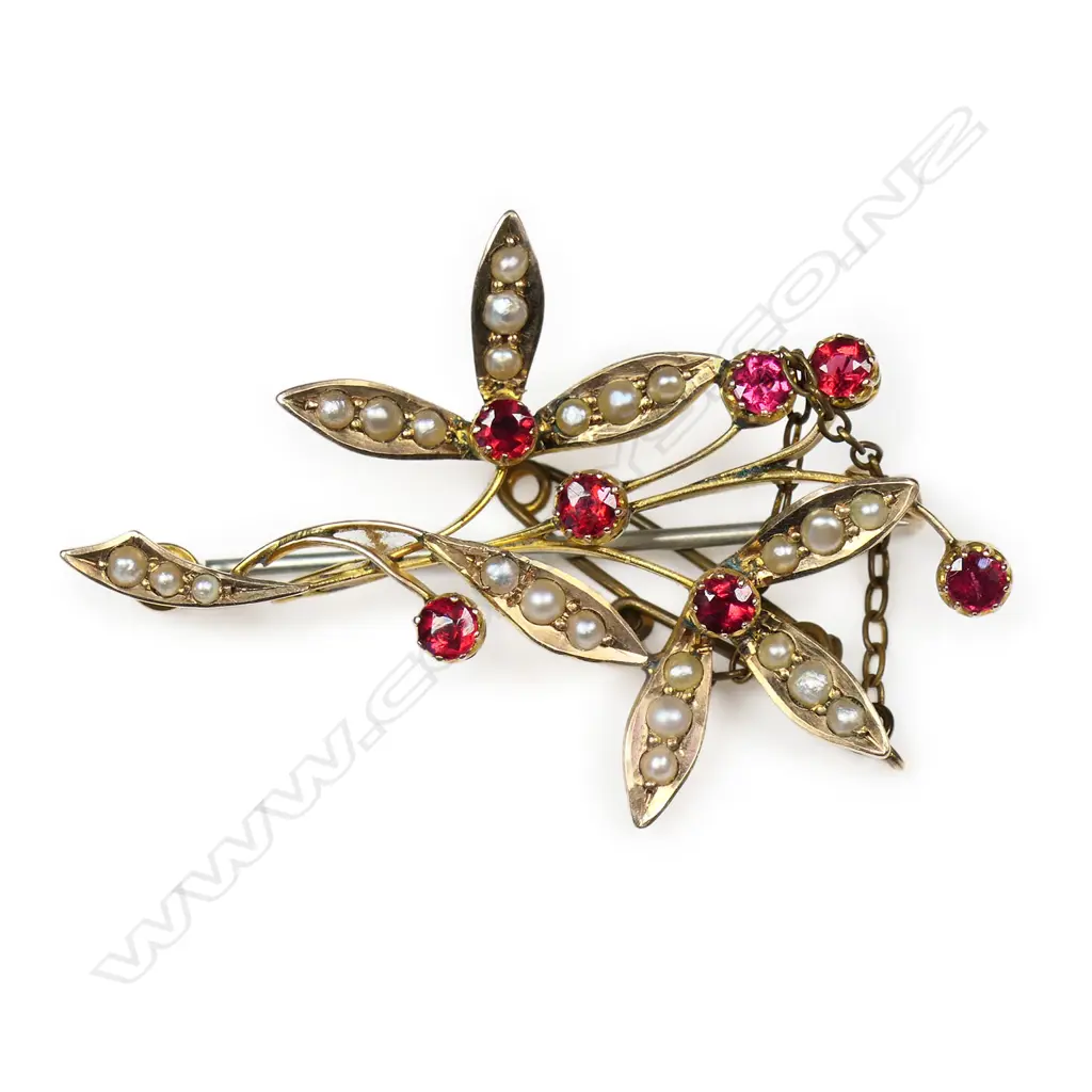 An Edwardian 9ct gold booch, Image 1++