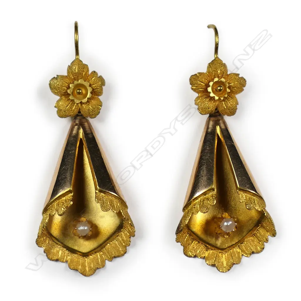 A pair of Victorian gilded 18ct gold drop earrings, Image 1++