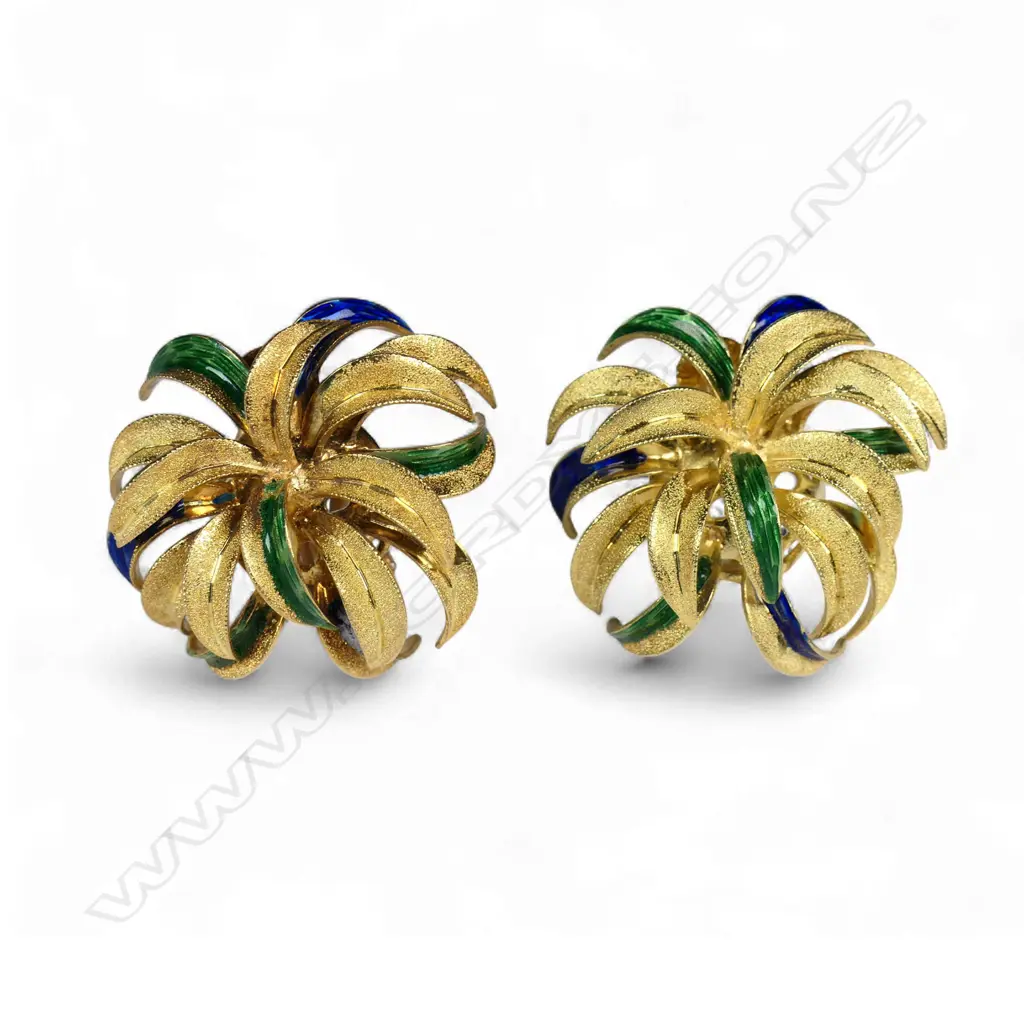 A pair of vintage designer vintage 18ct yellow gold leafy cluster earrings, Image 1++