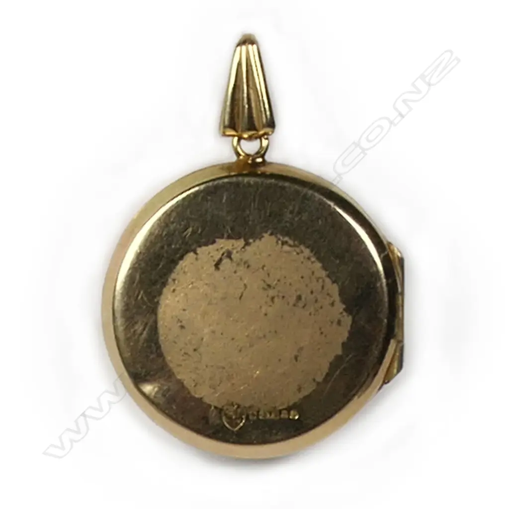A 9ct gold locket, Image 1++