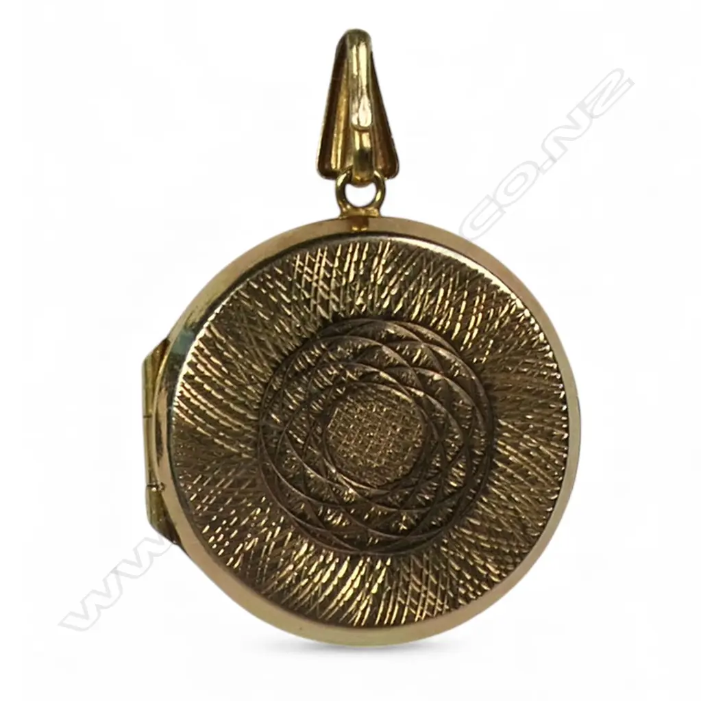 A 9ct gold locket, Image 1++