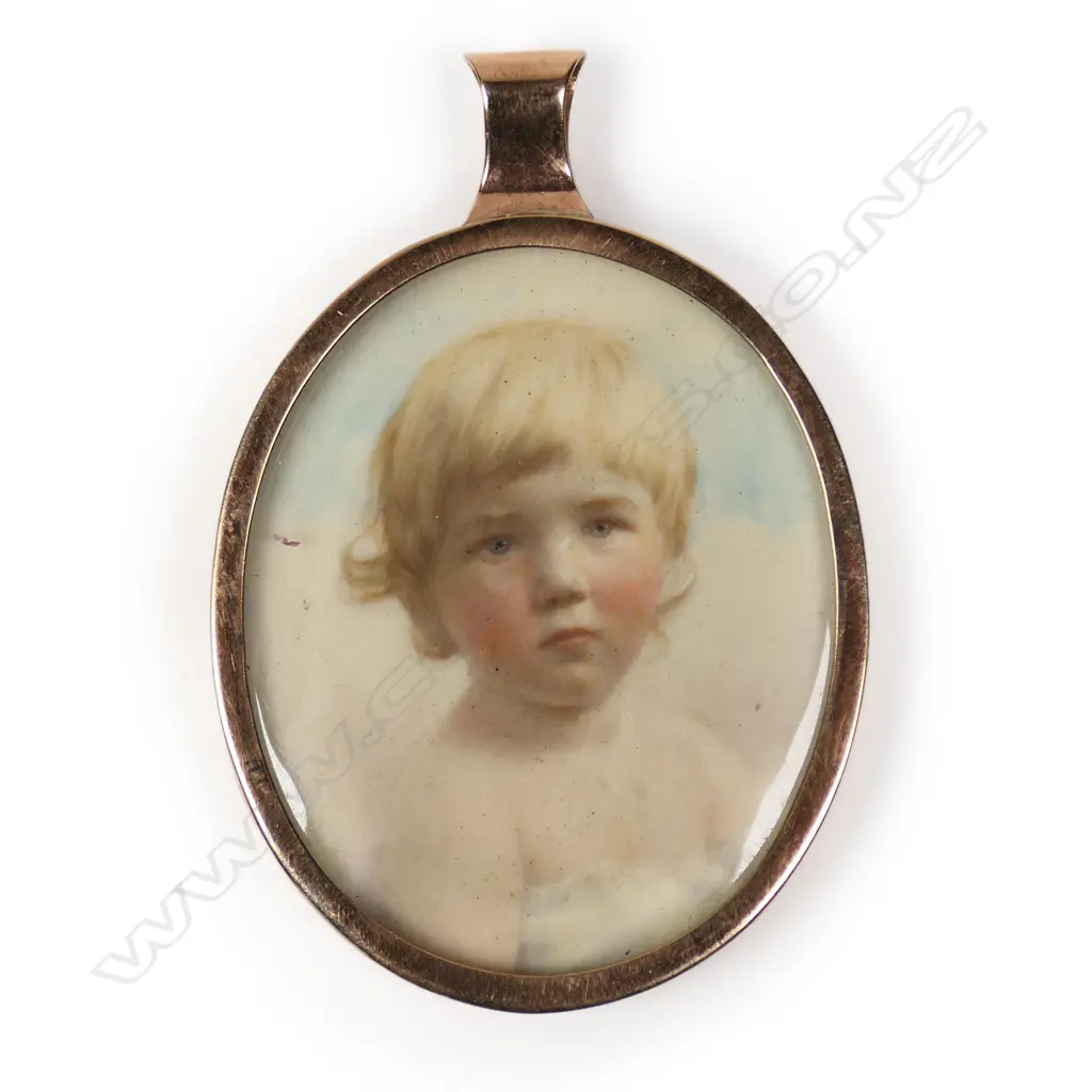 A 9ct rose gold framed hand painted portrait miniature pendant, Image 1++