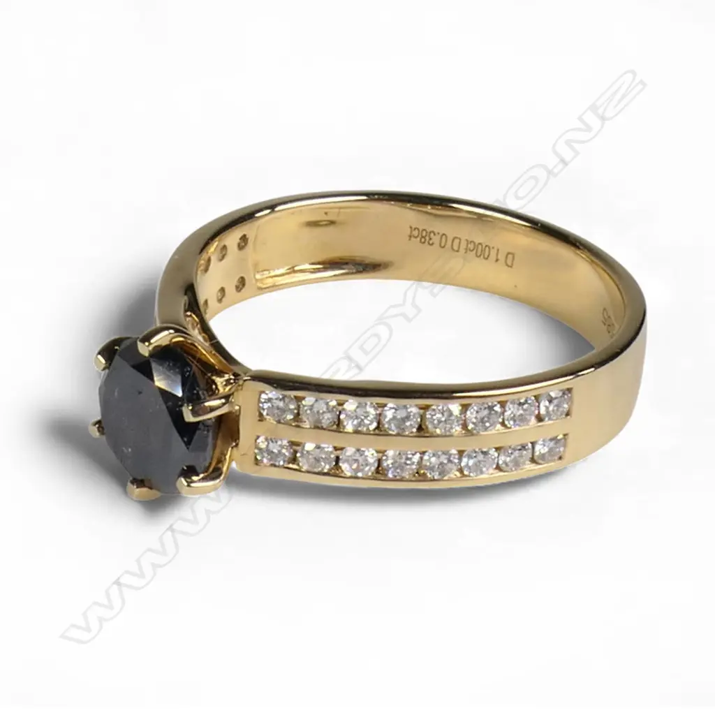 A 14ct gold diamond ring, Image 1++
