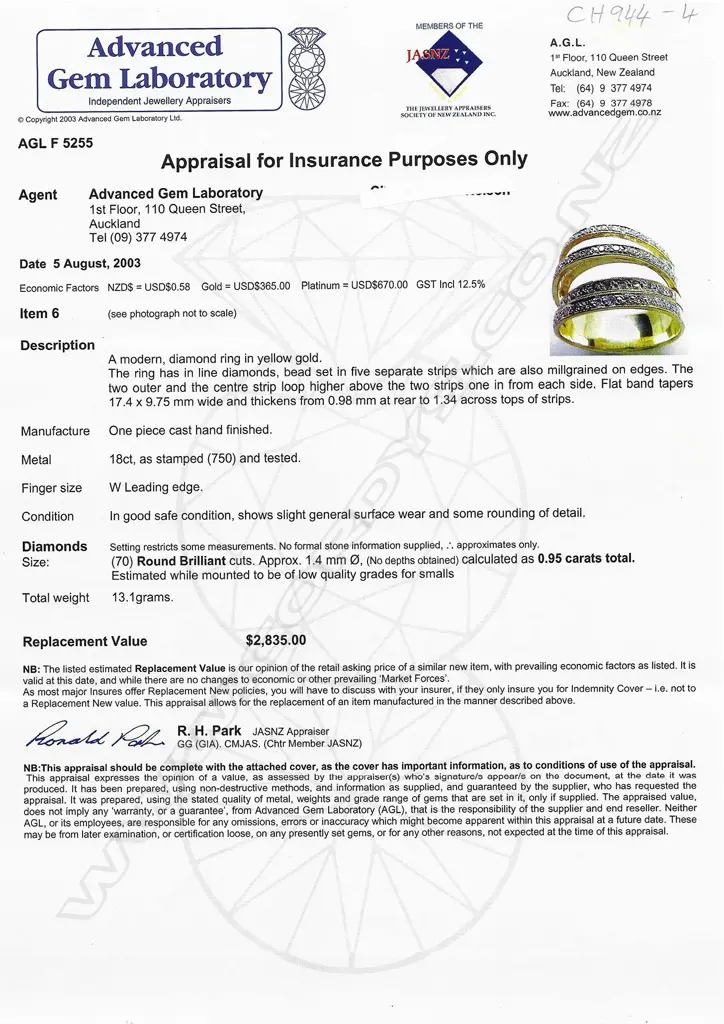 An 18ct gold and diamond dress ring, Image 1++