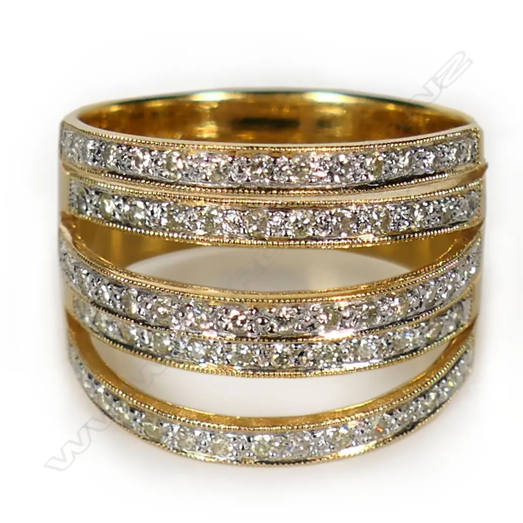 An 18ct gold and diamond dress ring, Image 1++