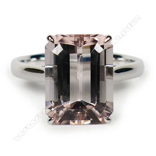 An 18ct white gold and morganite ring,