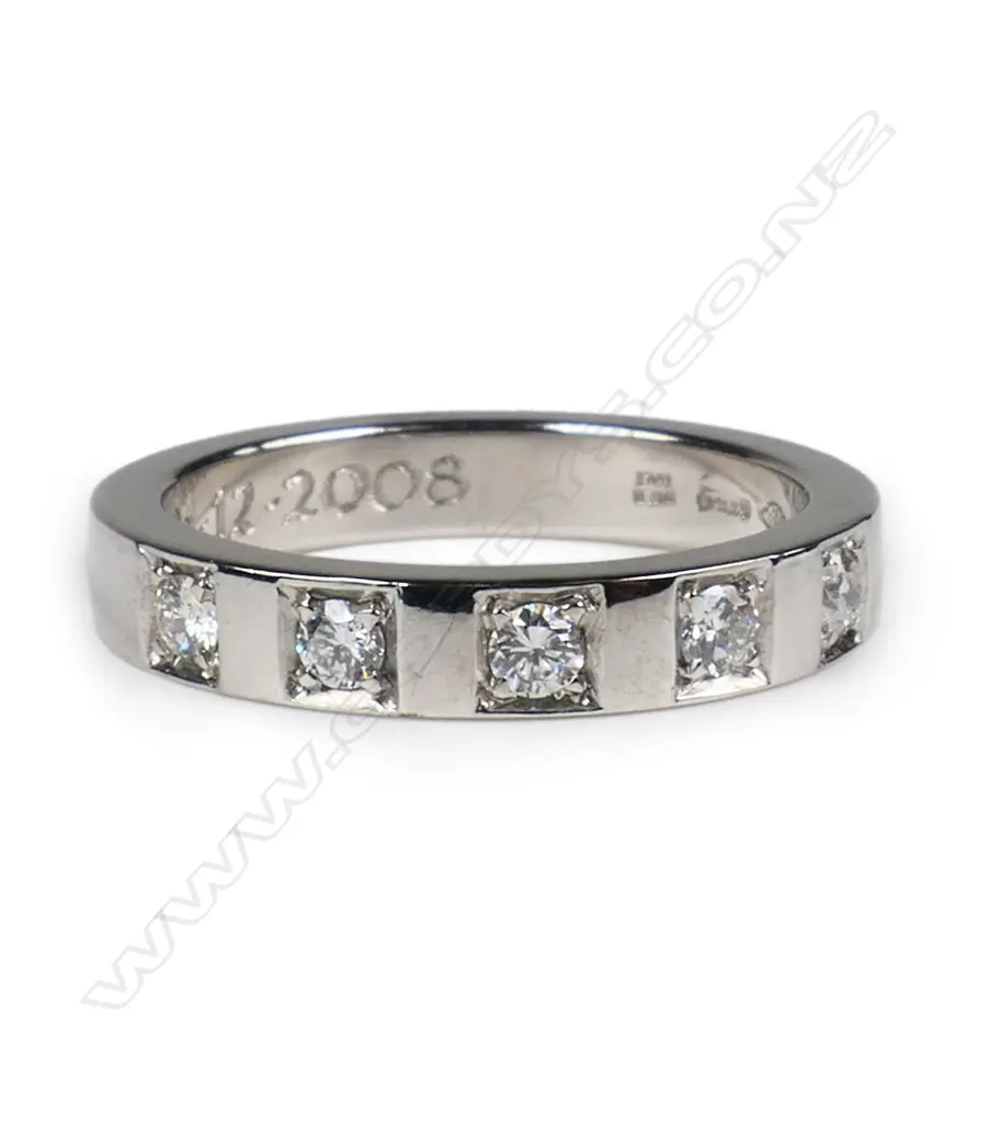A platinum and diamond band ring, Image 1++