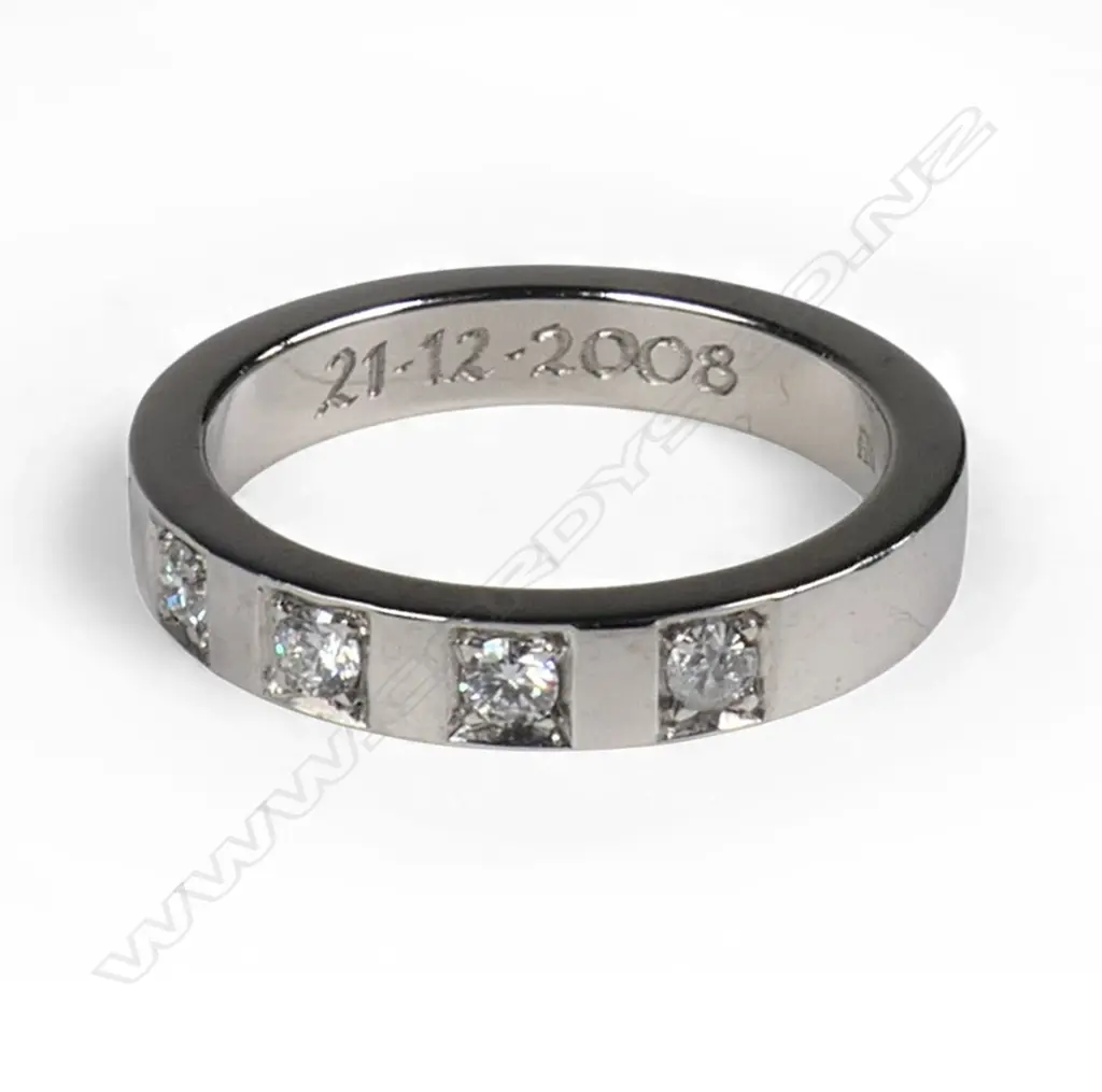 A platinum and diamond band ring, Image 1++
