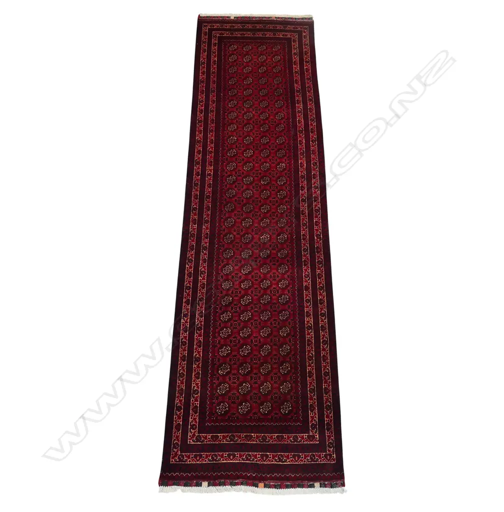 A fine hand-knotted Turkoman runner, Image 1++