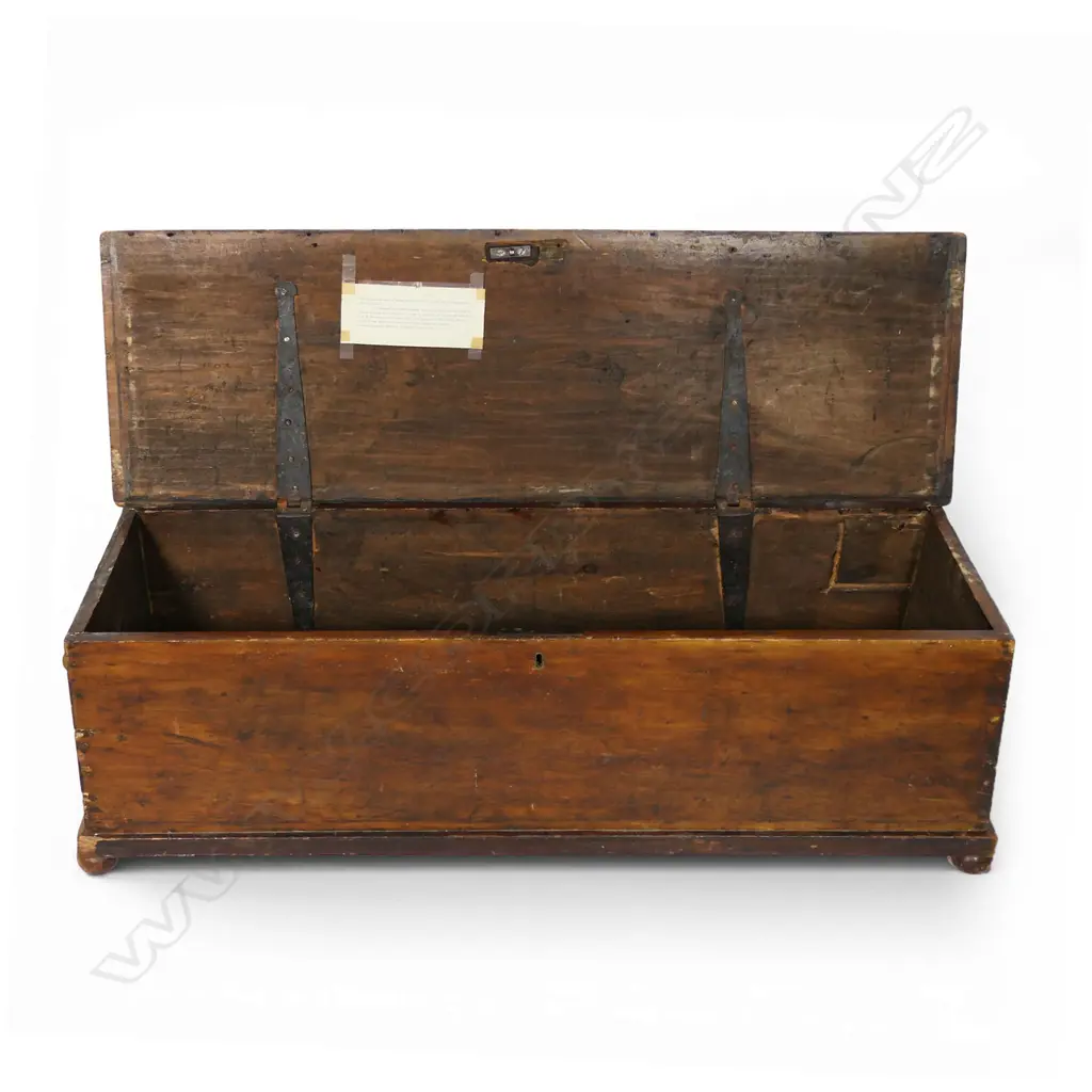 An 18thC French fruit wood gun box, Image 1++