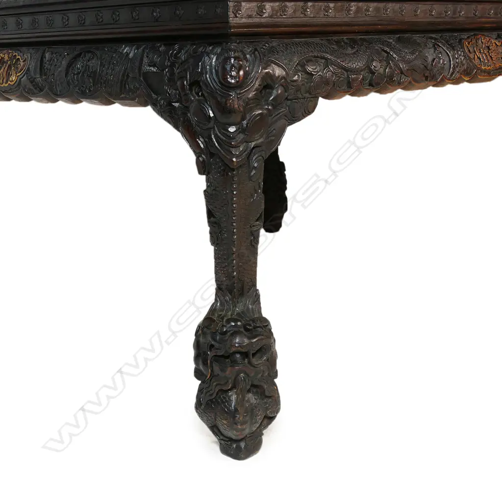 A early 20thC Chinese carved dining table, Image 1++
