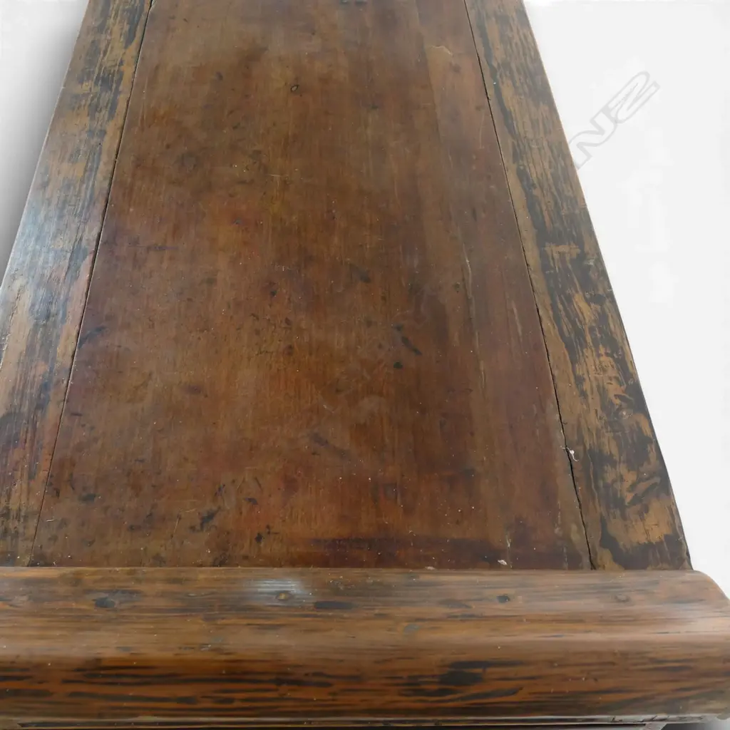 An impressive Chinese altar table, Image 1++