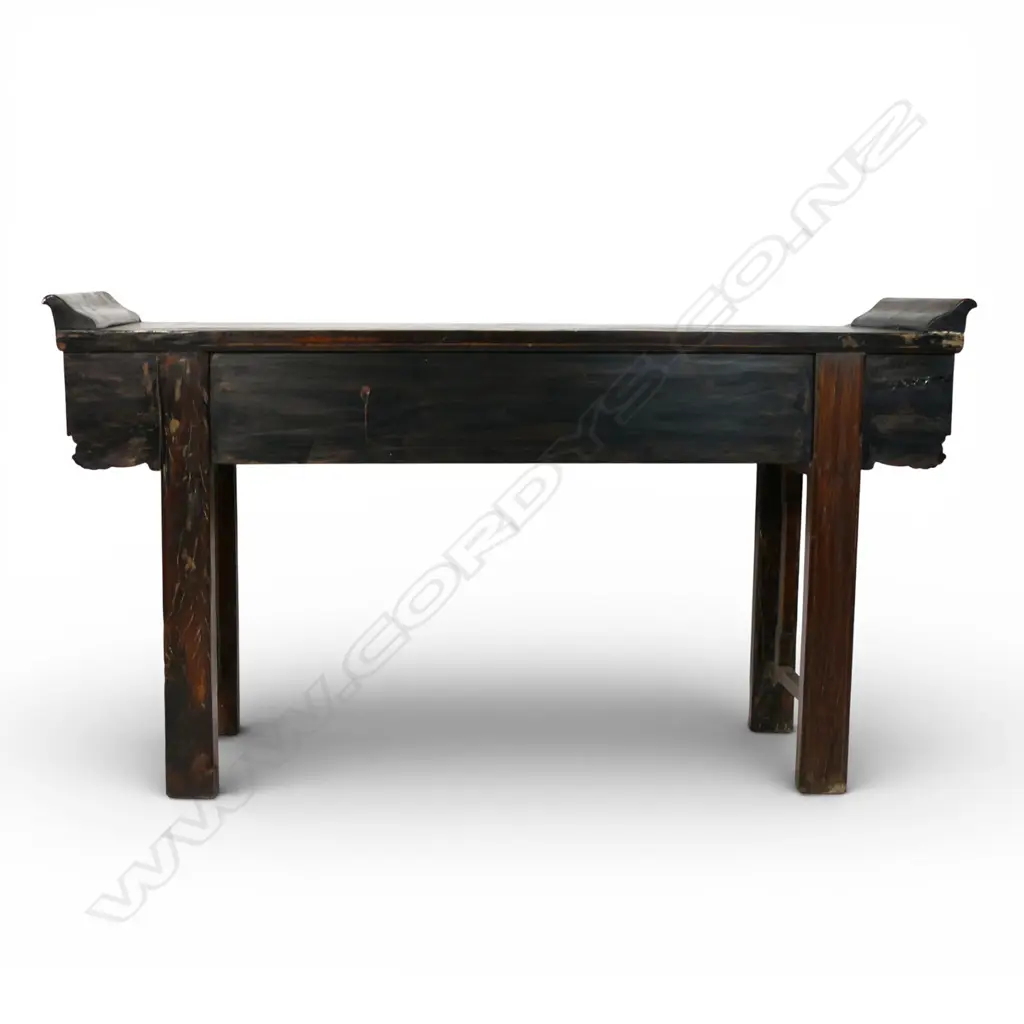 An impressive Chinese altar table, Image 1++