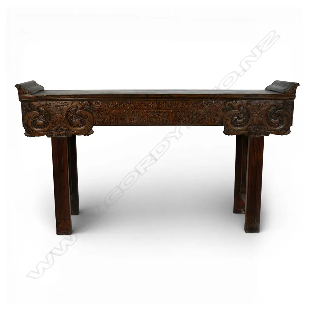 An impressive Chinese altar table, Image 1++