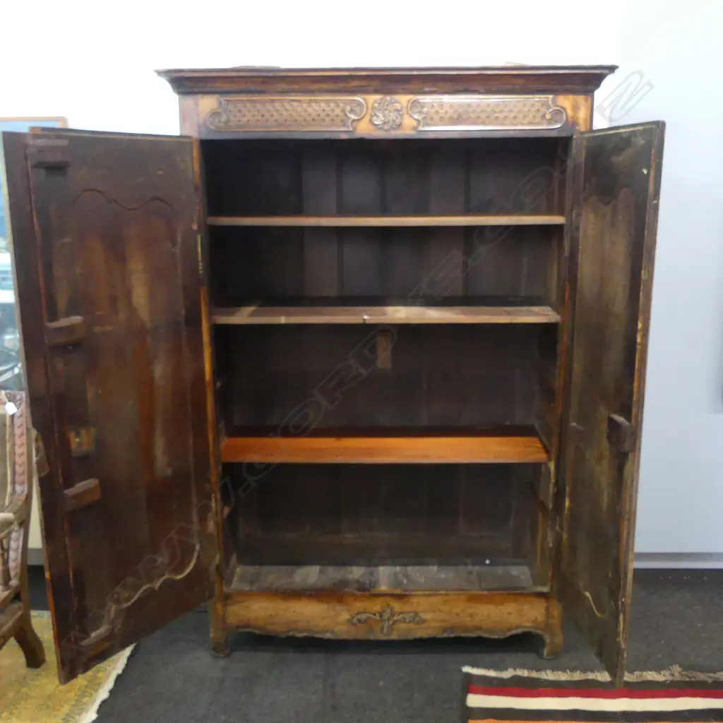 A good early 19thC French walnut armoire, Image 1++