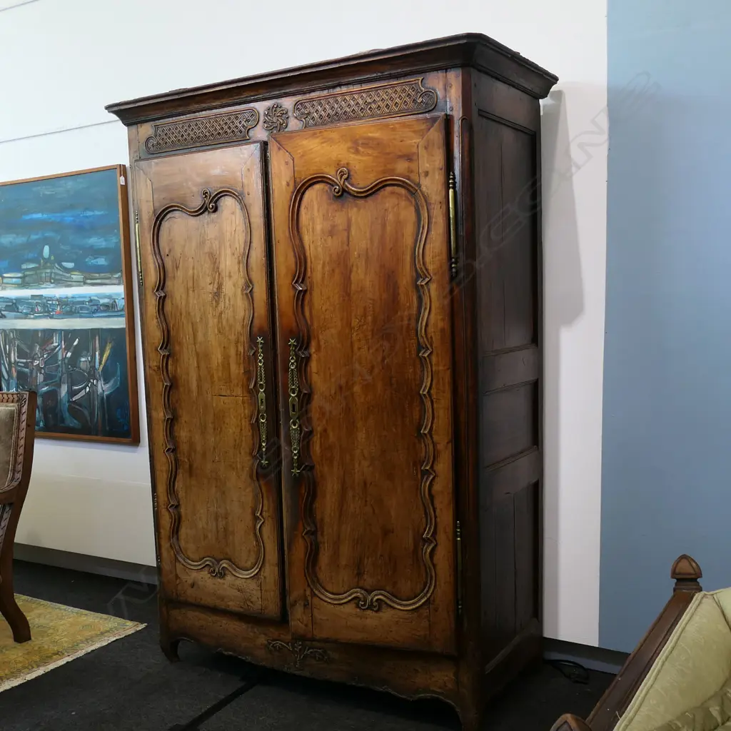 A good early 19thC French walnut armoire, Image 1++