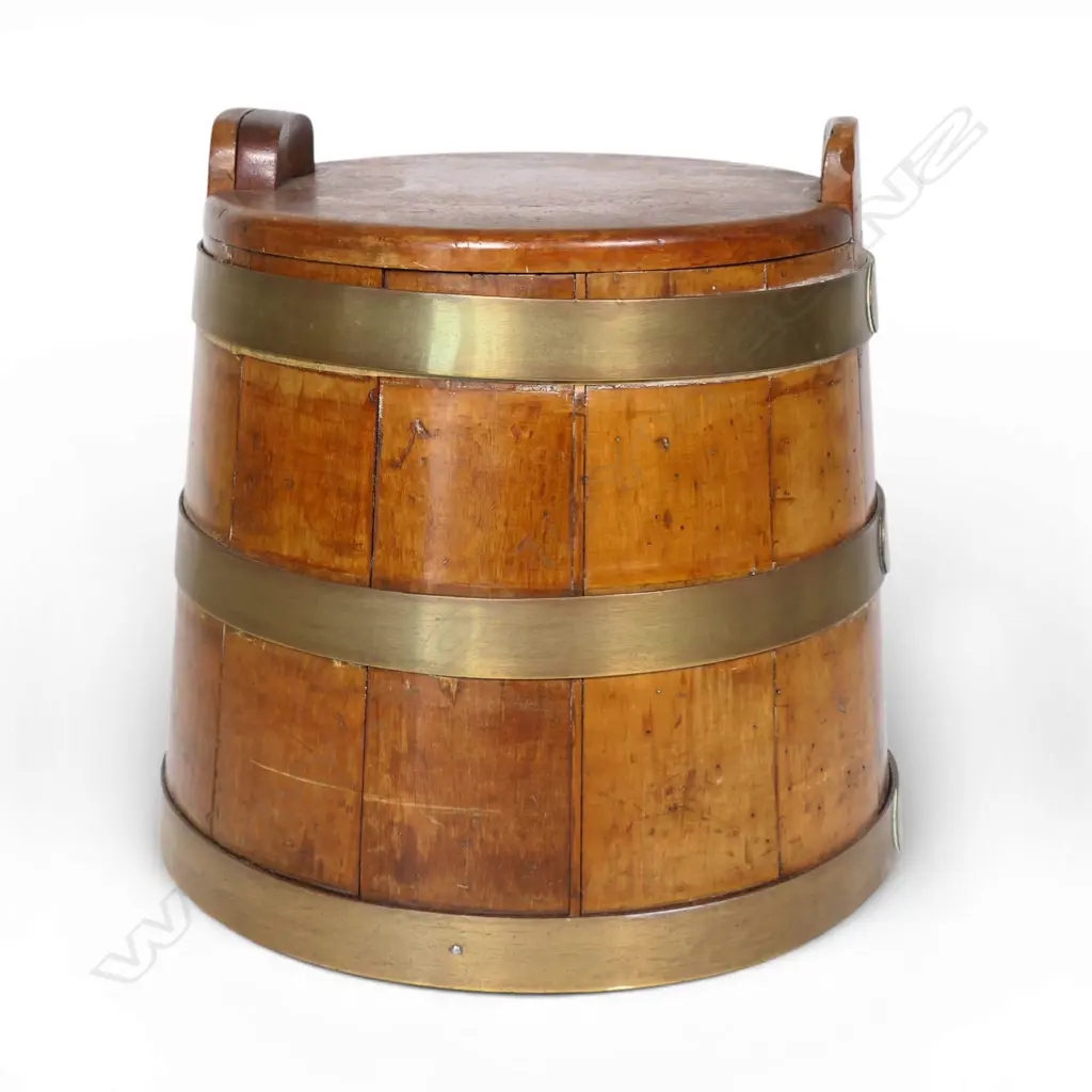 A 19thC. New Zealand colonial kauri and brass coopered lidded bucket, Image 1++