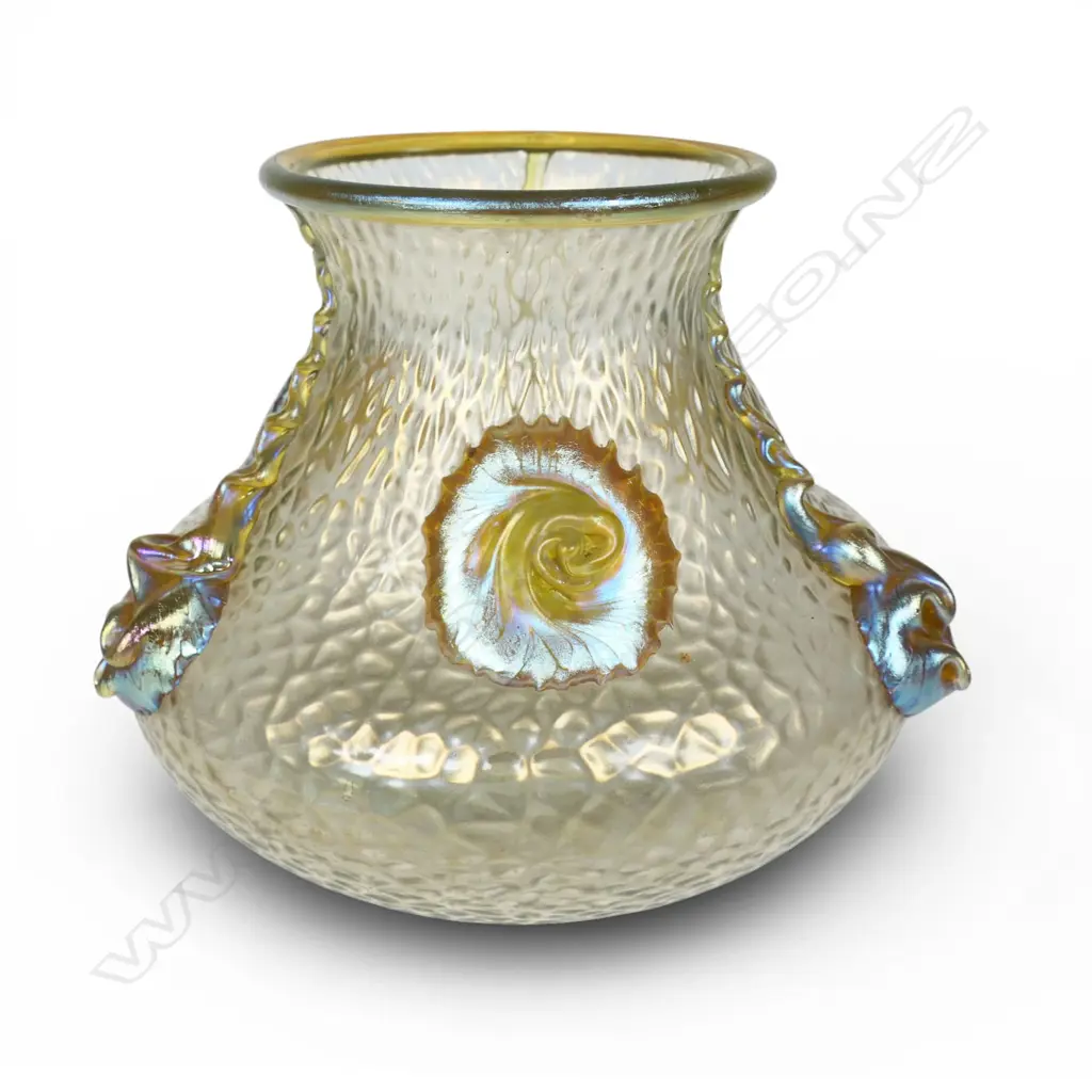 An early 20thC Loetz 'Nautilus' Iridescent Art Nouveau glass vase, Image 1++