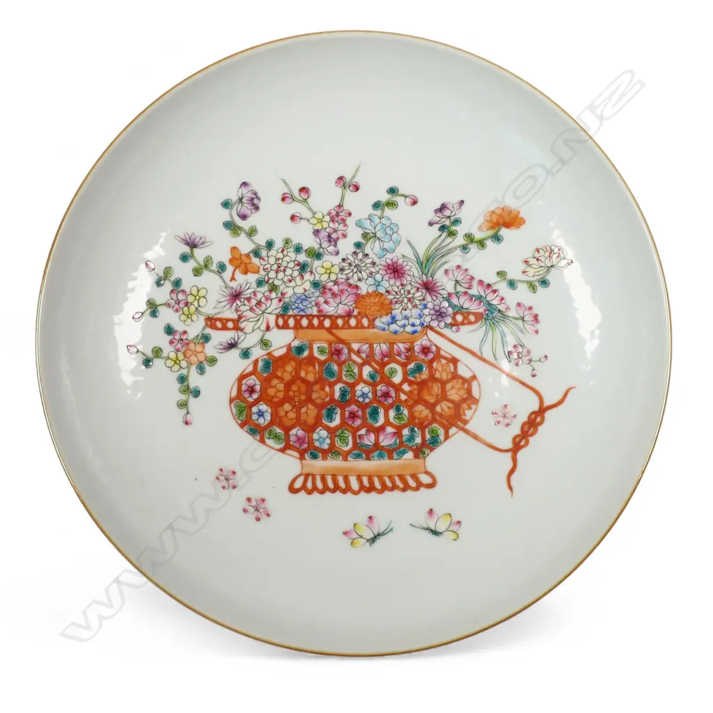 A 20thC  Chinese porcelain polychrome enamel shallow dish, Image 1++