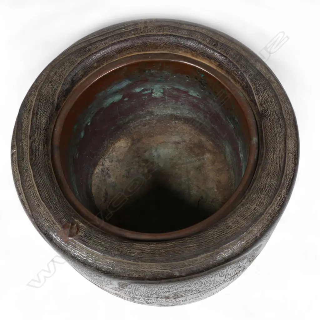 A Japanese Meiji period paulownia wood decorative hibachi, Image 1++