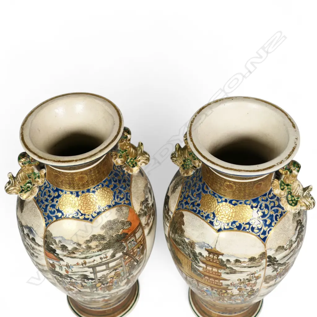 A pair of Meiji period Satsuma vases by Yokohama Hattori, Image 1++