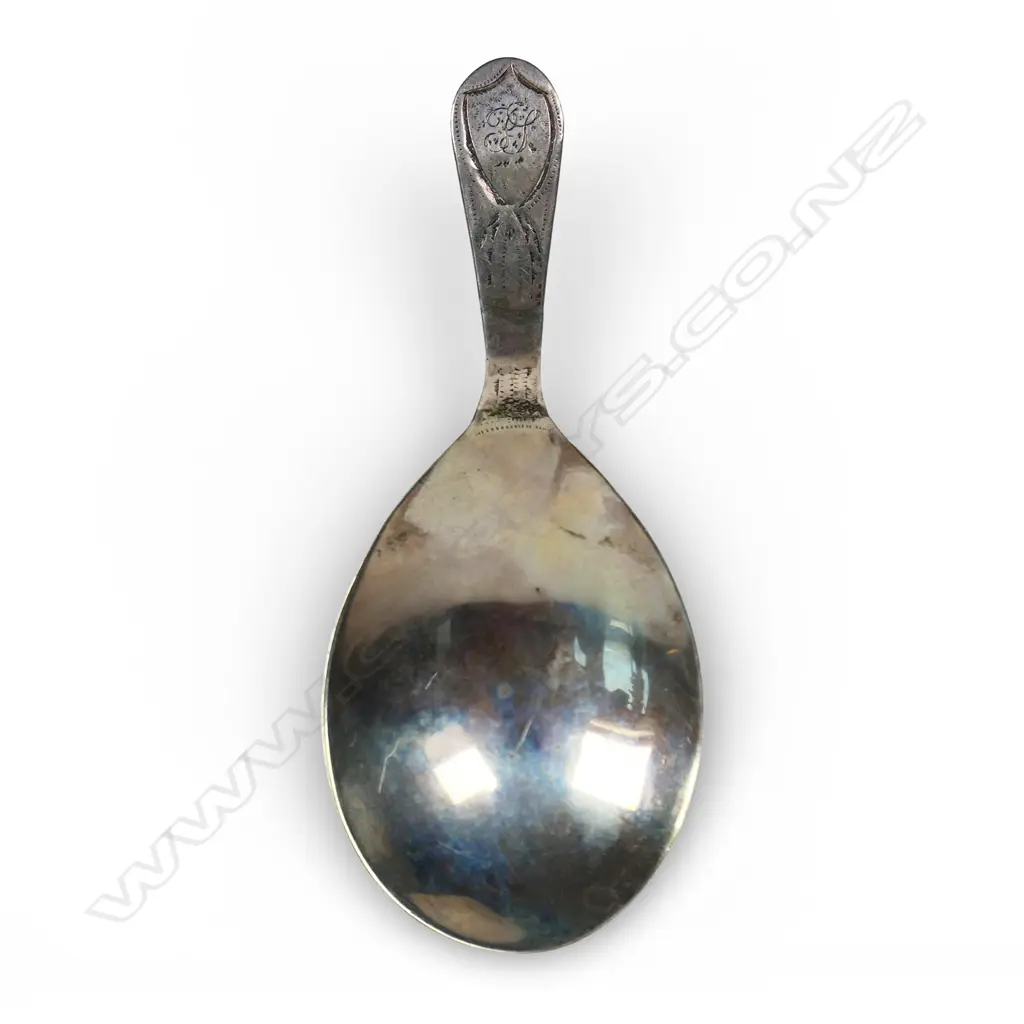 A George III silver tea caddy spoon, Image 1++