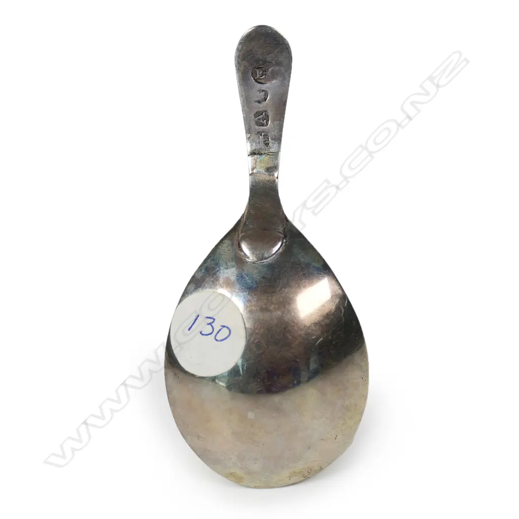 A George III silver tea caddy spoon, Image 1++