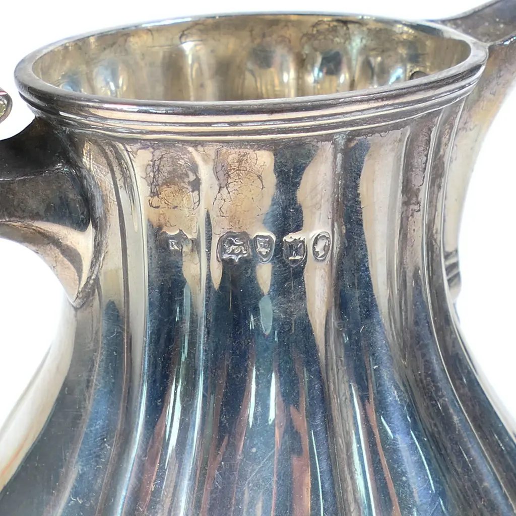 A Victorian silver hot chocolate pot, Image 1++