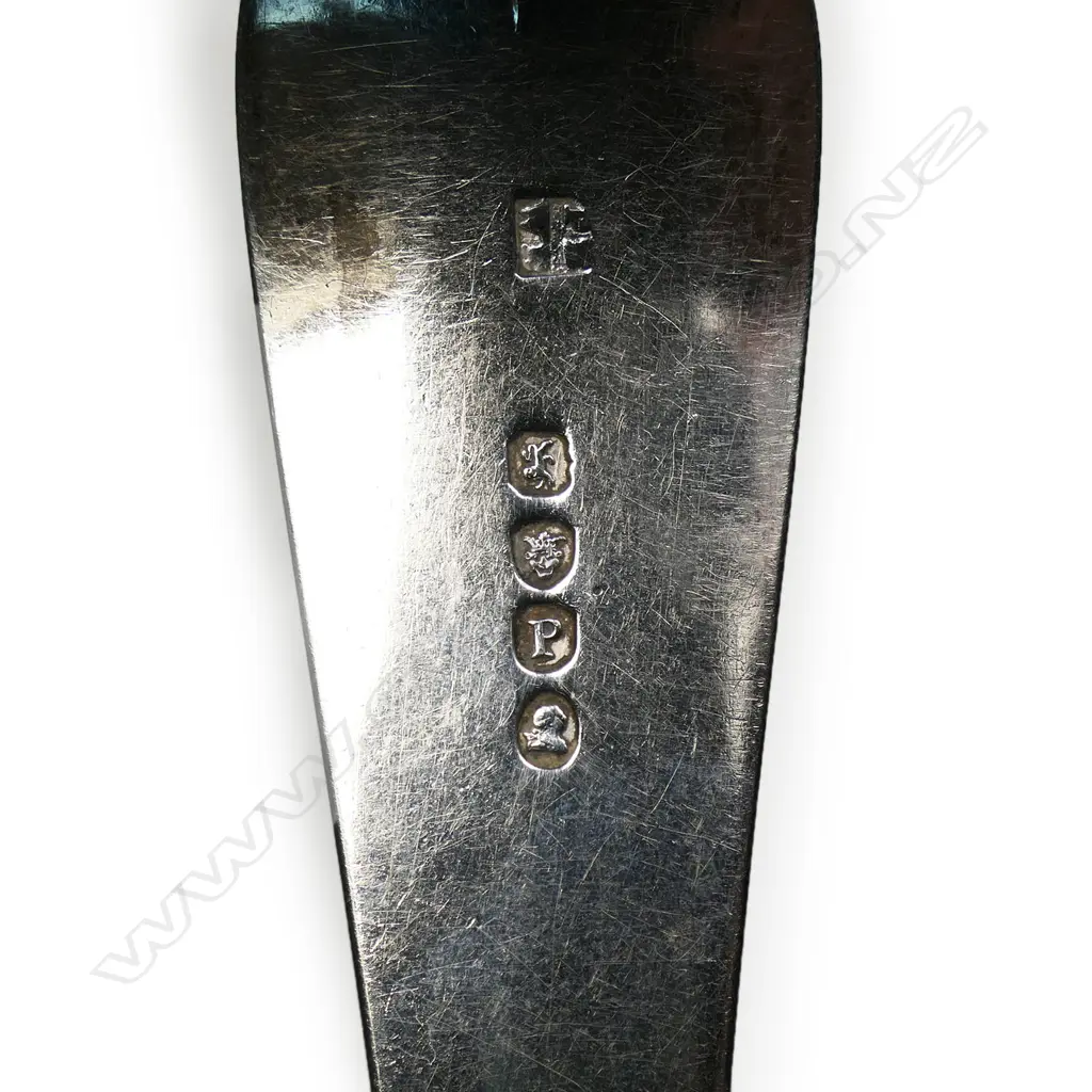 A George III silver pie spoon, Image 1++