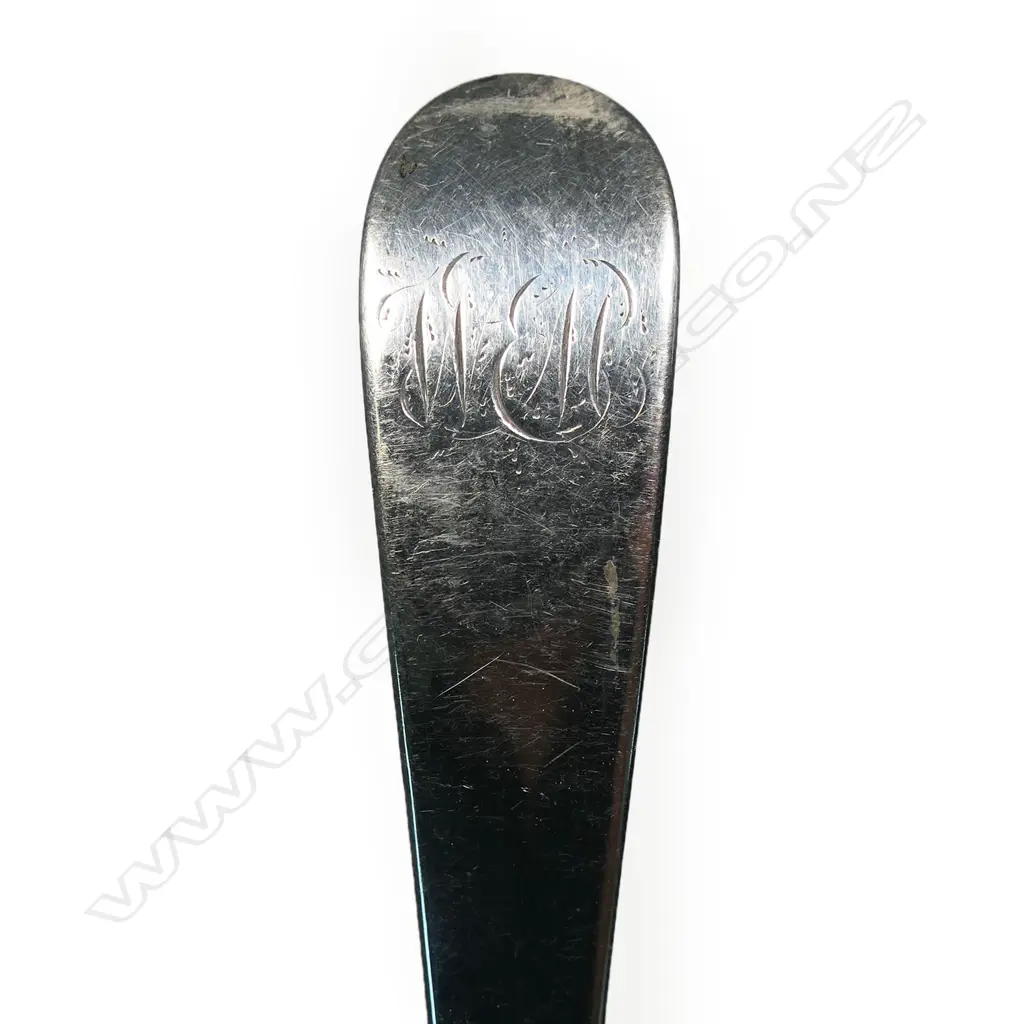 A George III silver pie spoon, Image 1++