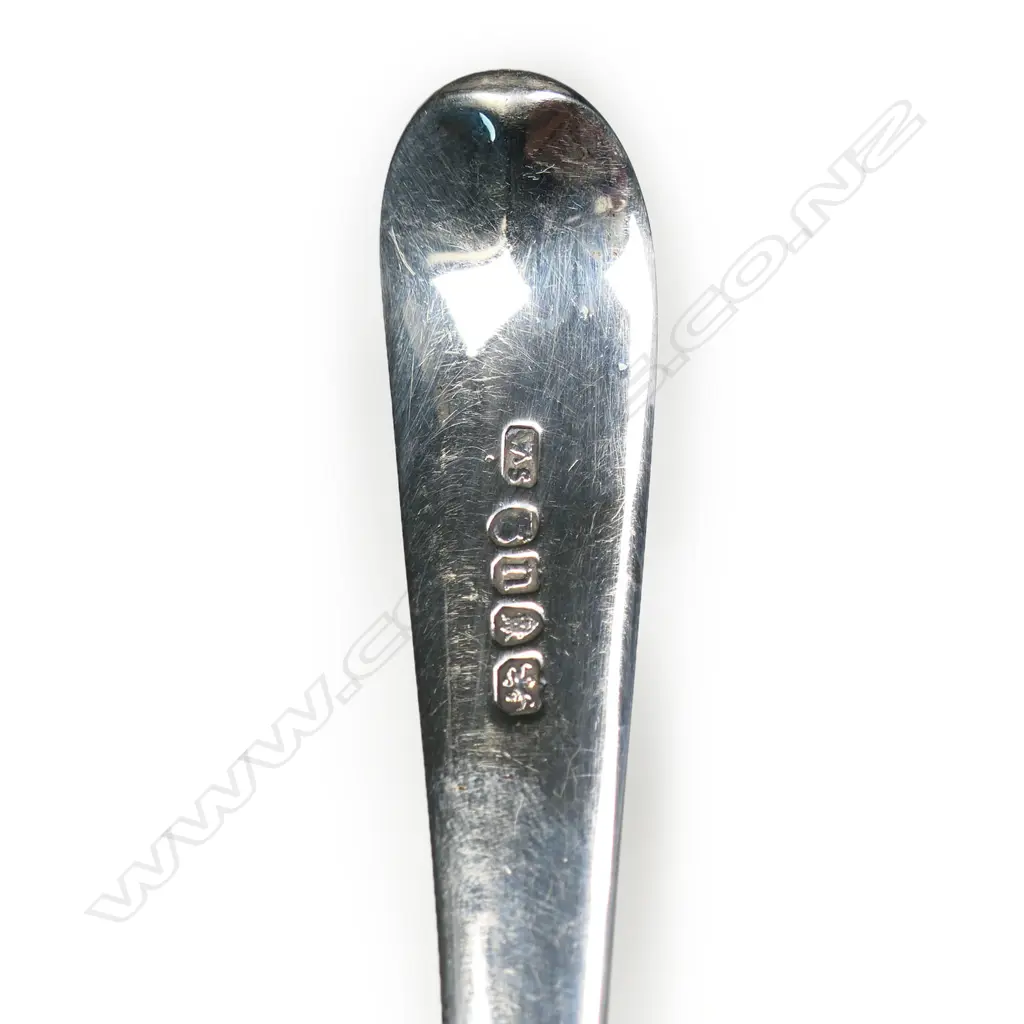 A George III silver pie spoon, Image 1++