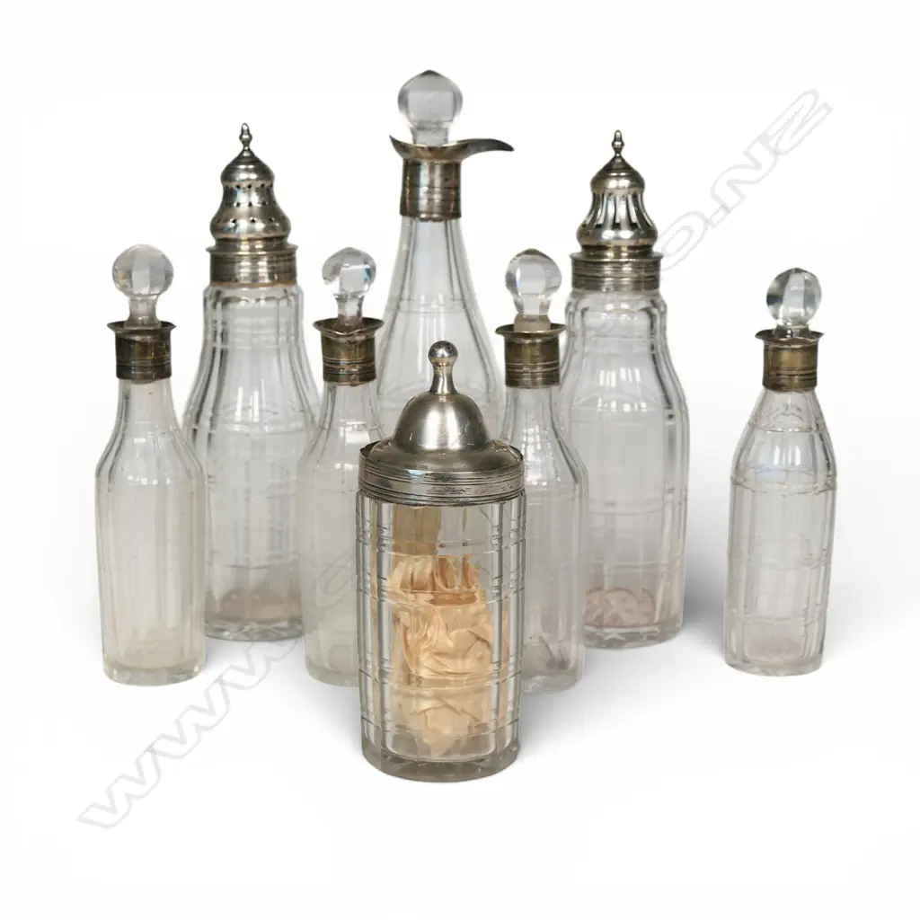 A George III sterling silver cruet set, Image 1++
