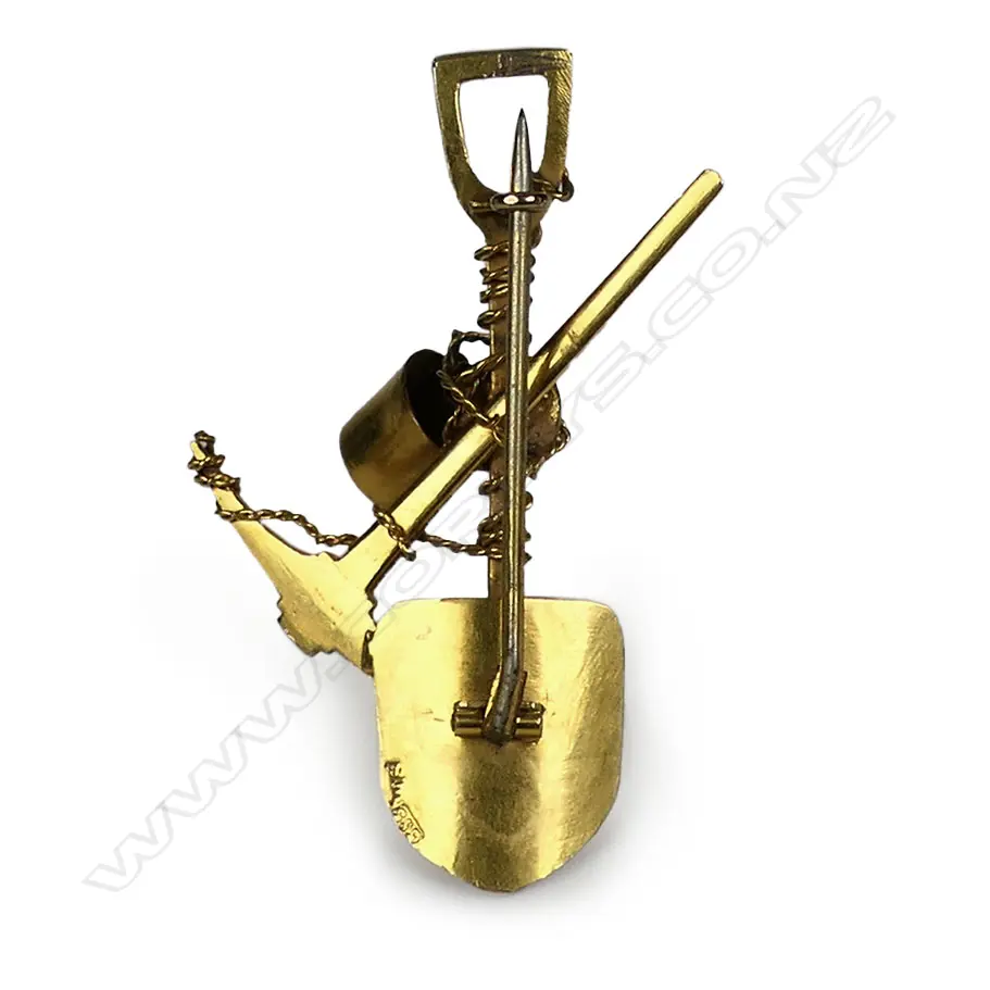 A c.1900 15ct gold mining themed brooch, Image 1++
