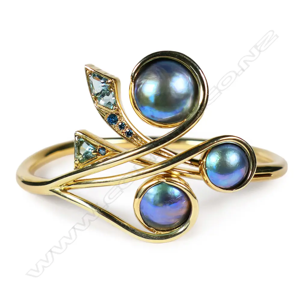 A Simon Misdale original 9ct gold topaz and paua mabe pearl bangle, Image 1++