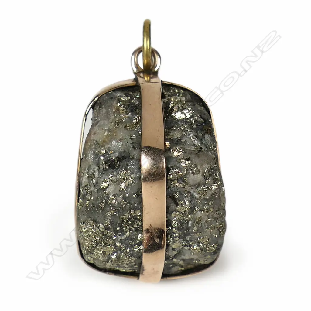 A c.1900 9ct gold mounted gold bearing quartz pendant, Image 1++