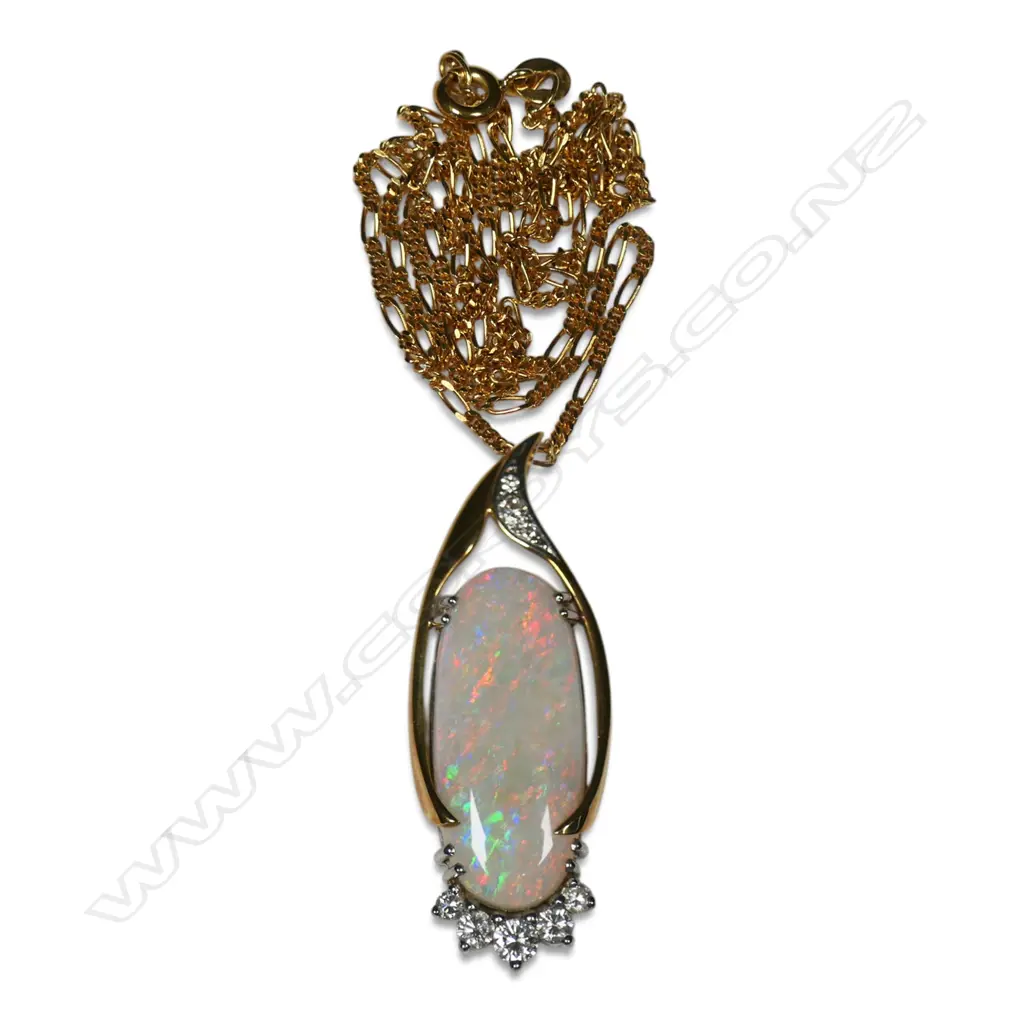 An 18ct gold opal and diamond pendant necklace, Image 1++