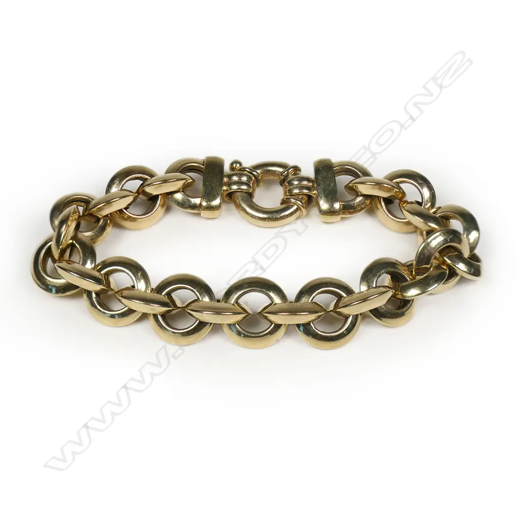 A 9ct gold bracelet, Image 1++