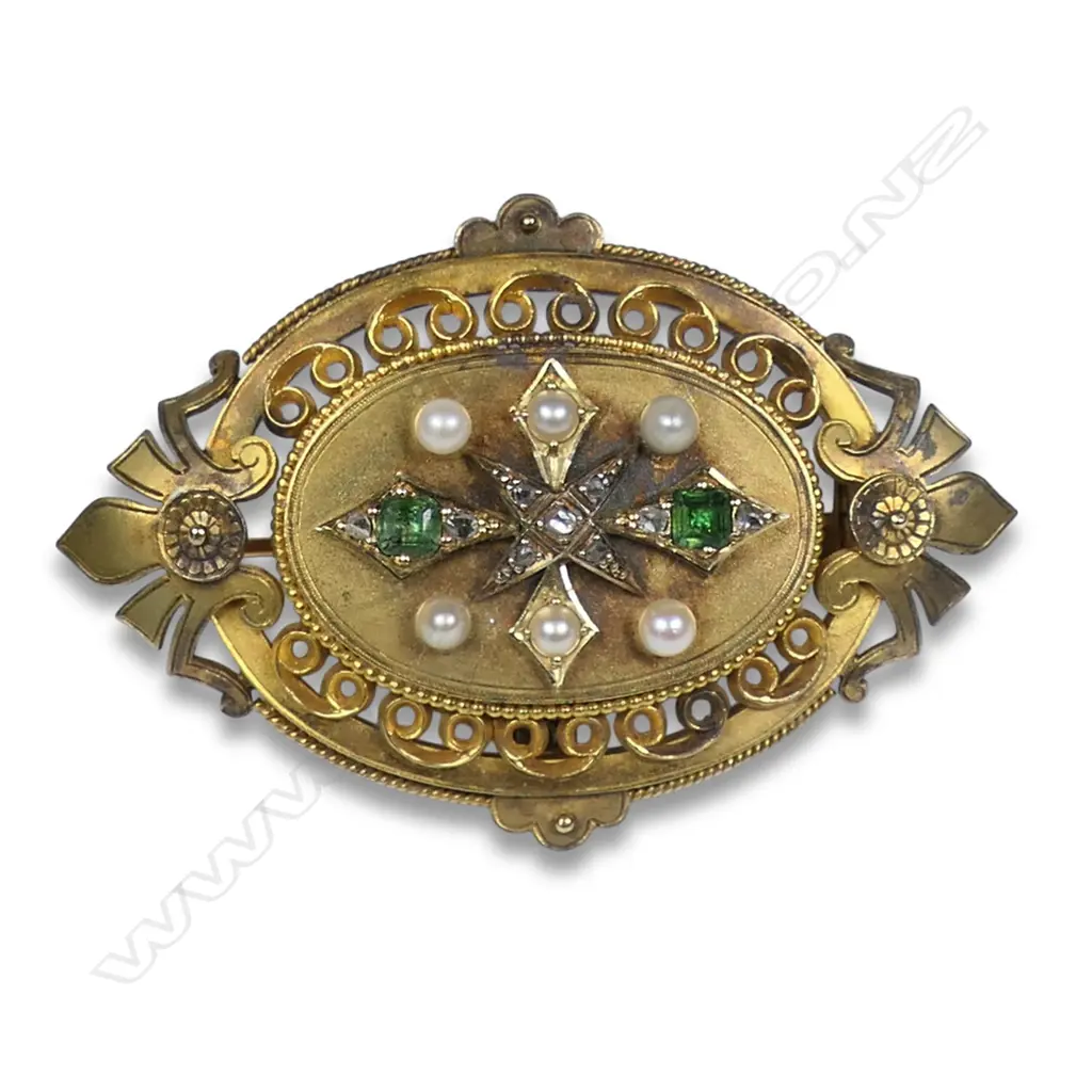 A Victorian 18ct gold diamond and emerald mourning brooch, Image 1++