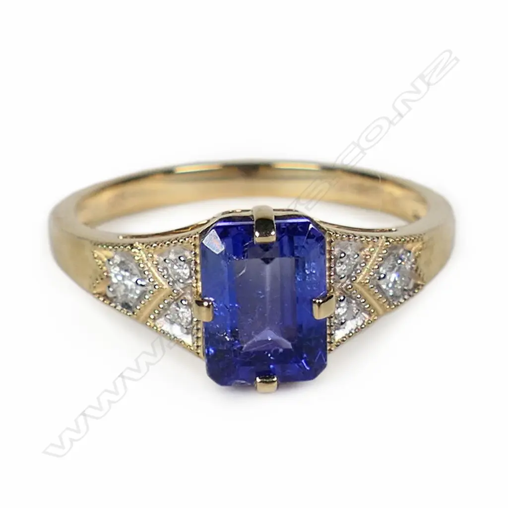 A 14ct gold tanzanite and diamond dress ring, Image 1++