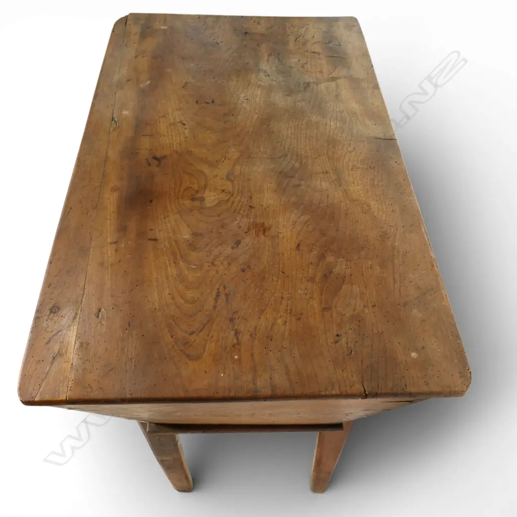 A George III elm dough bin, Image 1++