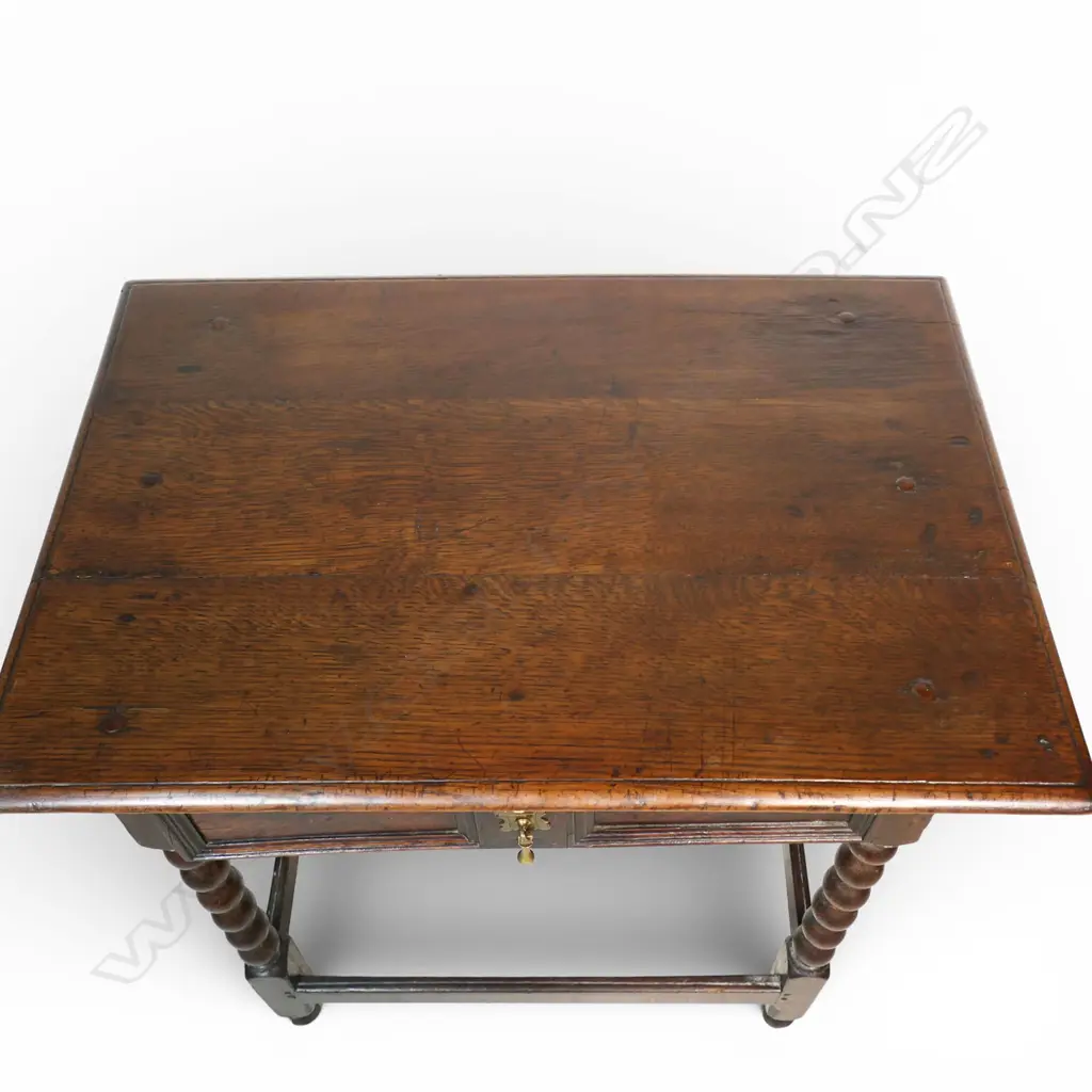 A good George III oak lowboy, Image 1++