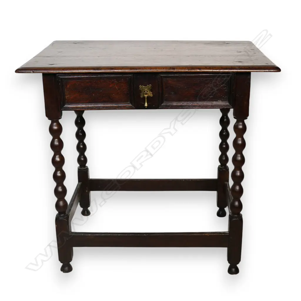 A good George III oak lowboy, Image 1++