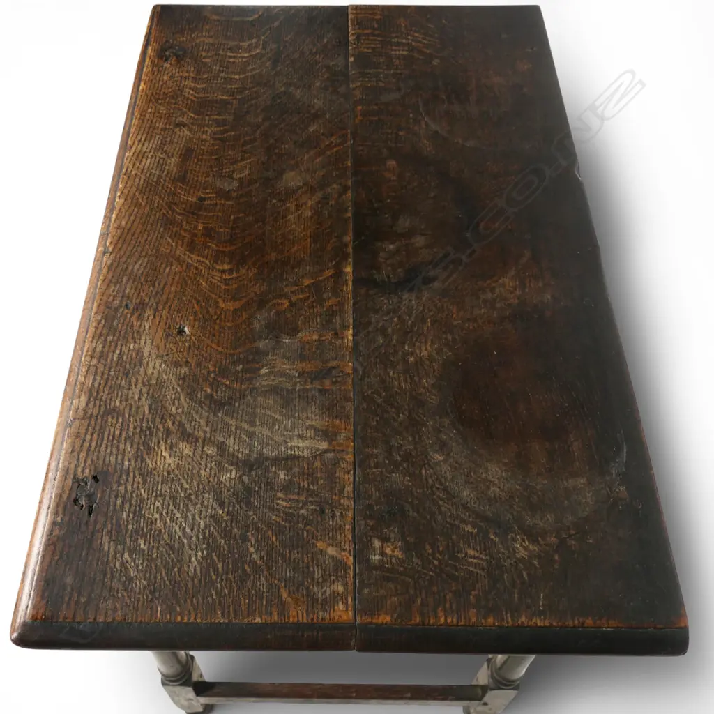A George III oak boarded coffer, Image 1++