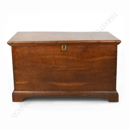 Victorian oak hinged lidded trunk,