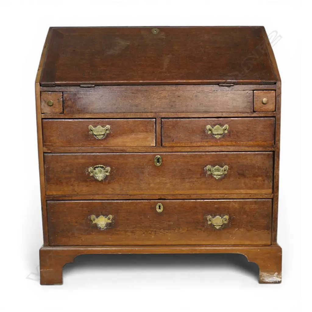 An early George III oak fall front bureau, Image 1++