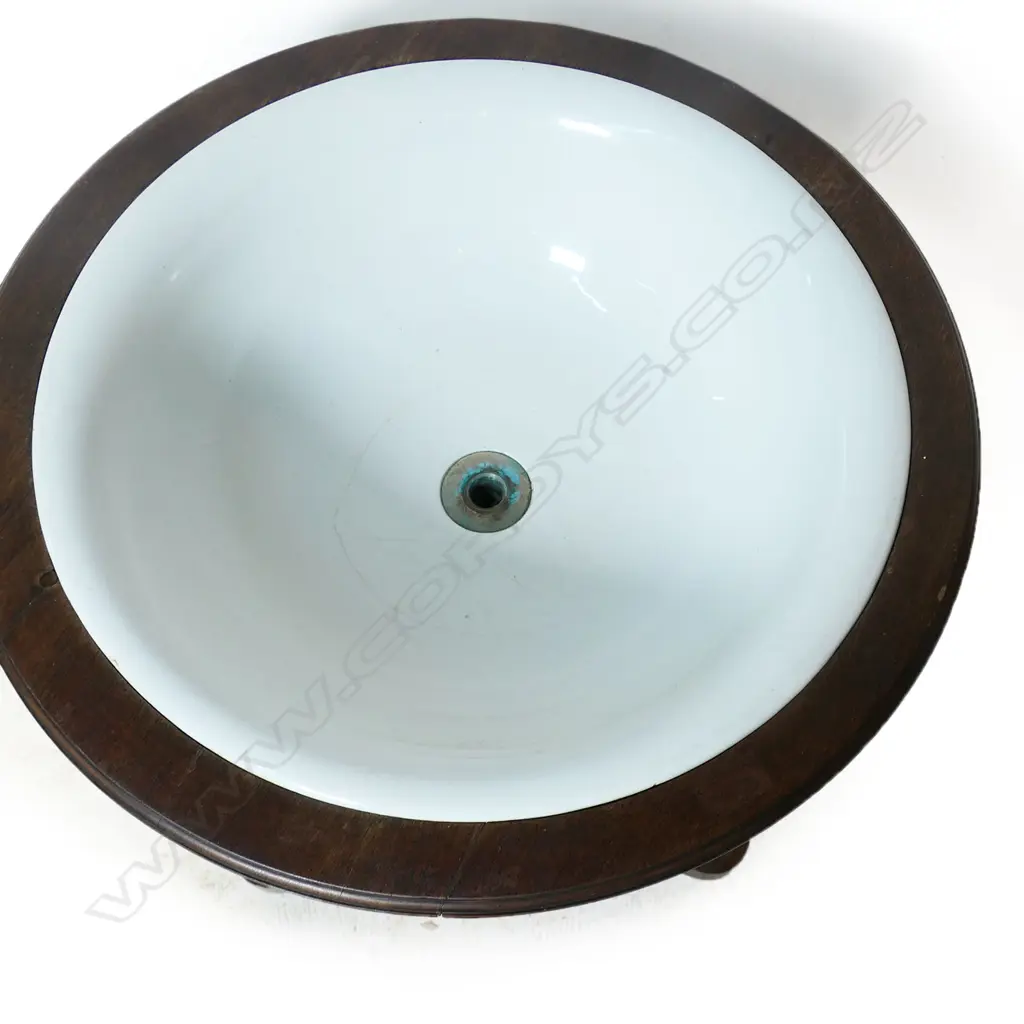 An early 19thC mahogany circular wash stand, Image 1++